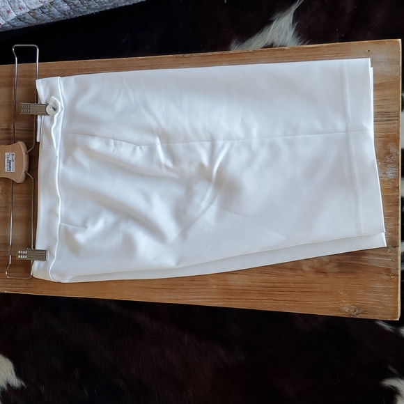 Vince Camuto Bermuda Shorts - Picture 3 of 8